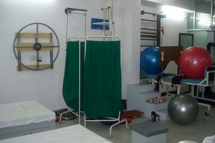 Dr.Chandresh Arora's Physiotherapy clinic